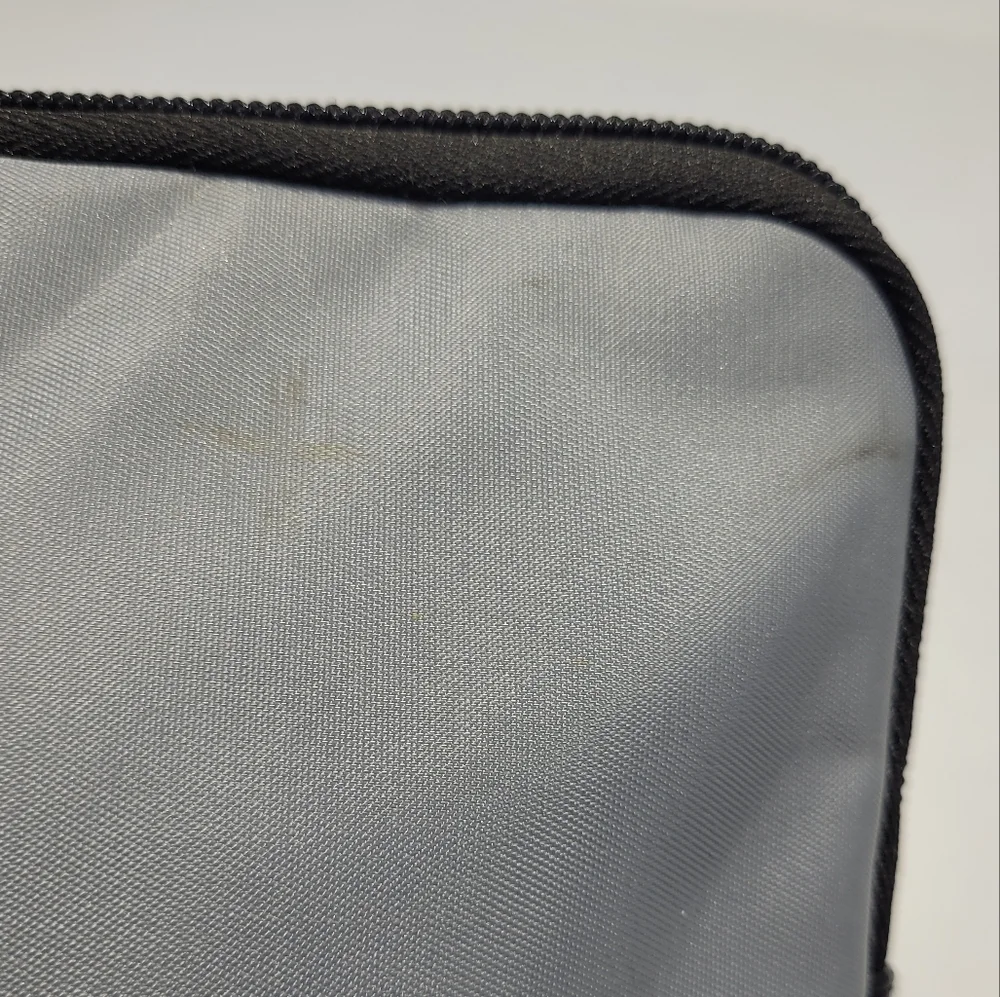 TUMU DELTA ONE AMENITY COSMETIC POUCH SILVER